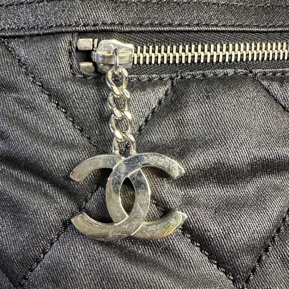 CHANEL paris biarittz tote with pouch in black - Picture 10 of 17